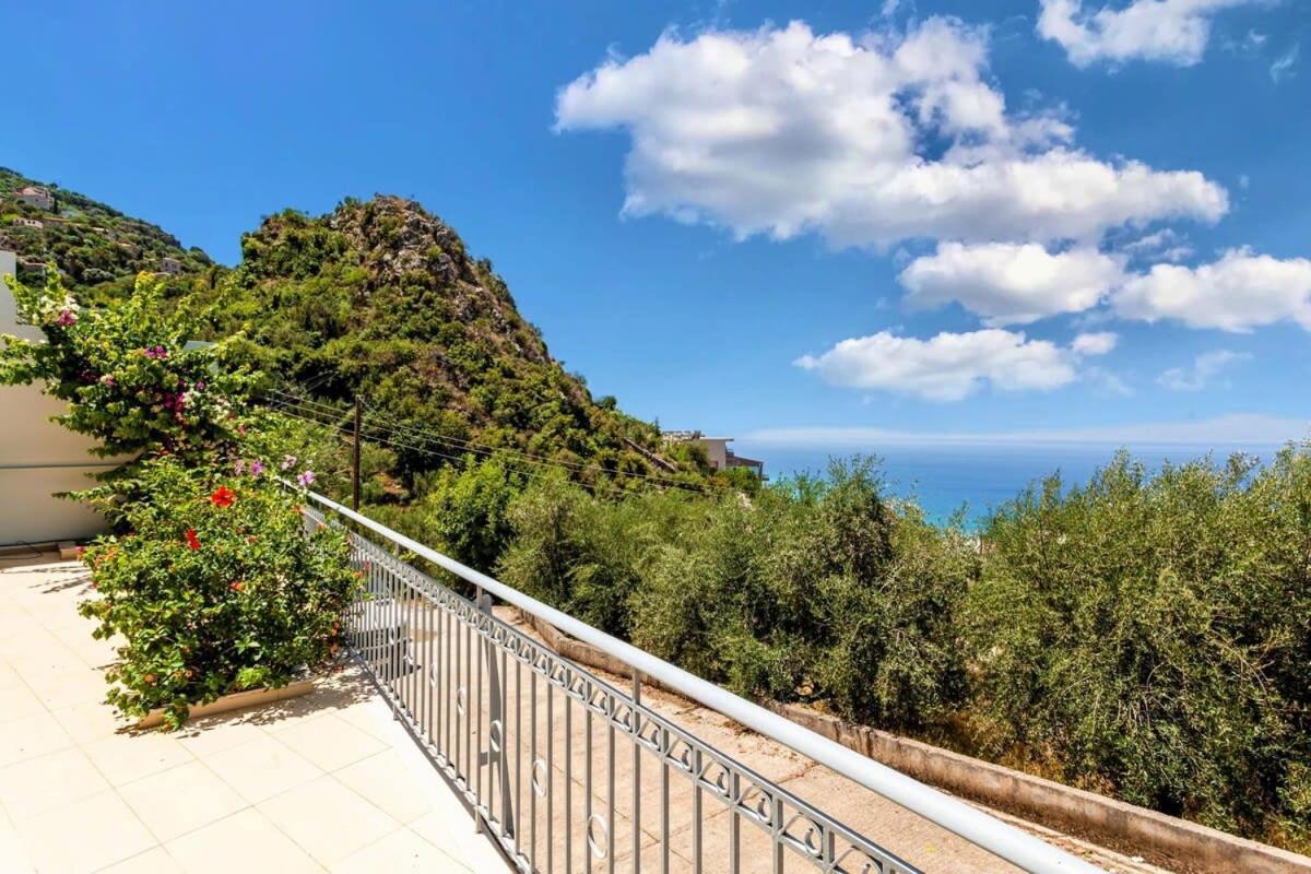 Aigli Fully Equipped Getaway - Seaview Lux Retreat Villa Kalamata Dış mekan fotoğraf